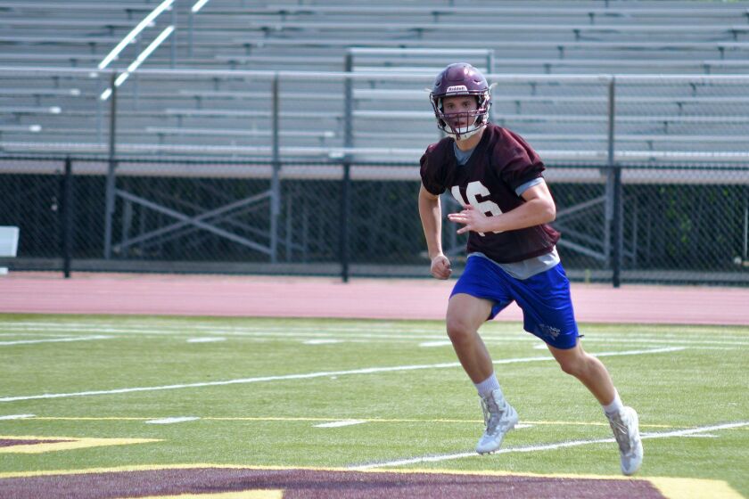 Loyola’s Jake Gonzalez (16) cuts across the field. Worsom Robinson/For the Sun-Times.