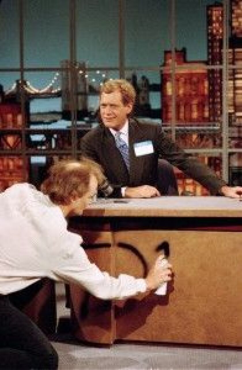 Bill Murray customizes Letterman’s desk on the first “Late Show” in 1993. | CBS