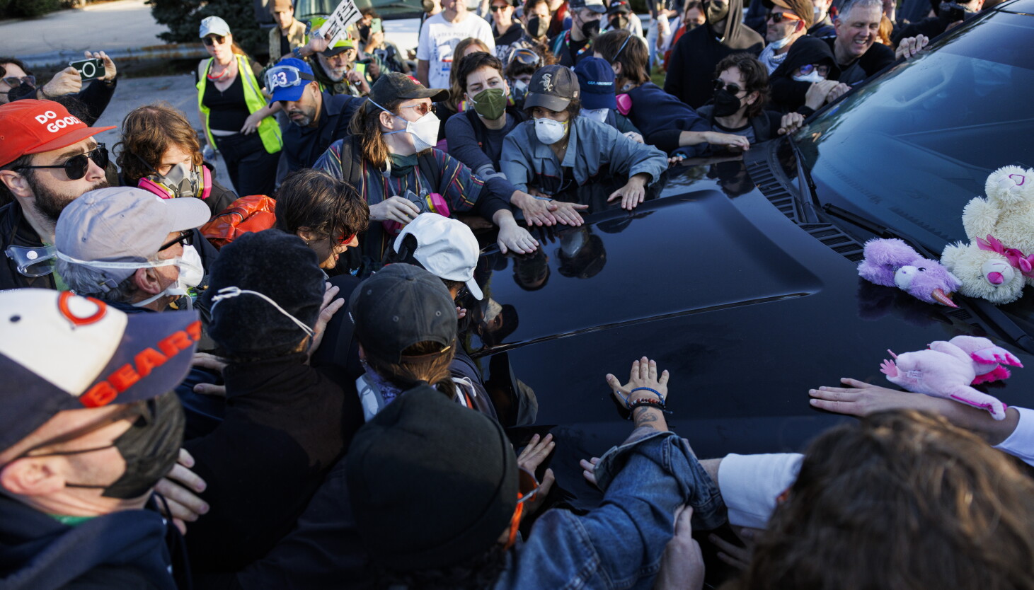 Broadview Ice How we captured this photo of protesters trying to block a vehicle ...