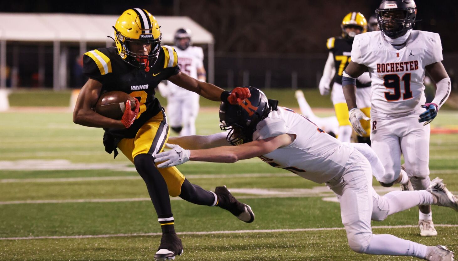 NextImg:IHSA announces that high school football district proposal has failed