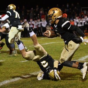 Richards senior Sebastian Castro (2) runs. Worsom Robinson/For the Sun-Times.