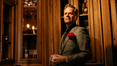 Dennis Watkins The Magic Parlour 02_Photo credit Kyle Flubacker.jpg
