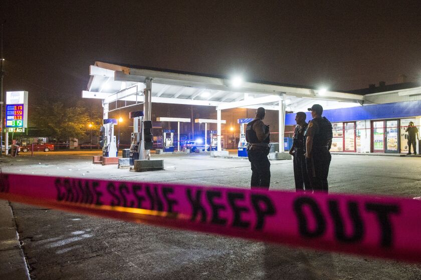 Police investigate a shooting Sunday morning near the 1900 block of West Garfield Blvd at a Clark Gas Station. | Tyler LaRiviere/Sun-Times