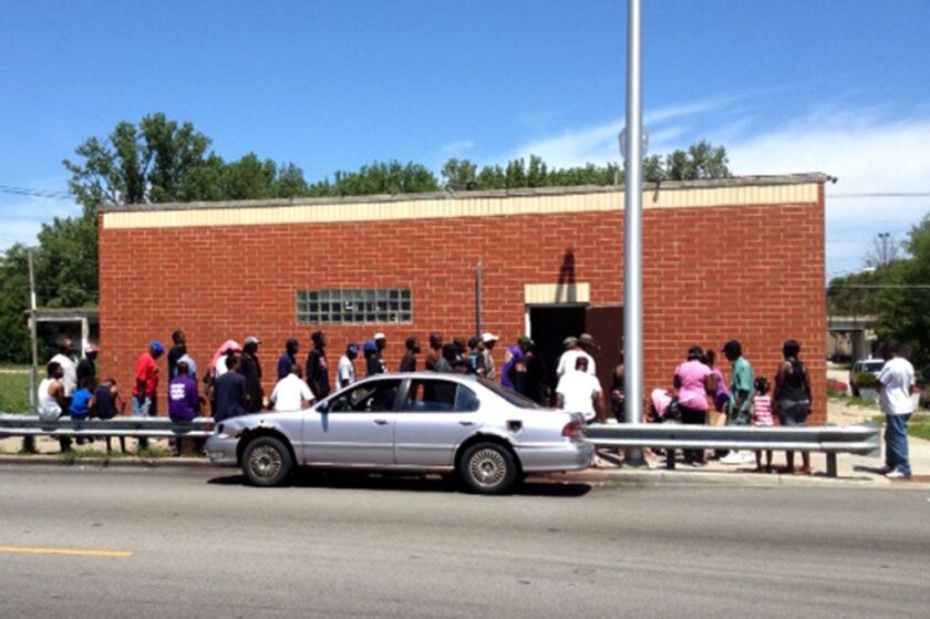 <small><strong> People line up outside Betty Price’s soup kitchen at 59th and Elizabeth streets. | Mary Mitchell/Sun-Times</strong></small>