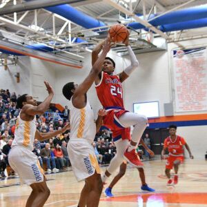 Curie’s Justin Harmon (24) gets into the lane, Saturday 12-29-18. Worsom Robinson/For Sun-Times