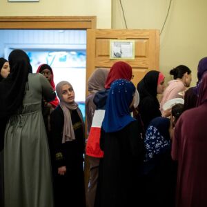 Women line up for an Iftar buffet to break their Ramadan fast on May 25, 2018 at the Muslim Community Center in North Chicago. I Maria de la Guardia/Sun-Times
