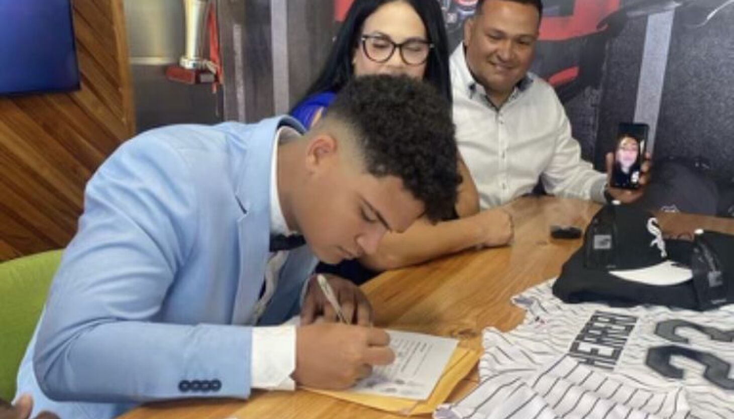 NextImg:White Sox sign four international prospects