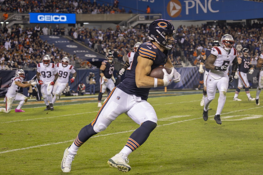 Bears lose TE Cole Kmet for the season with knee injury