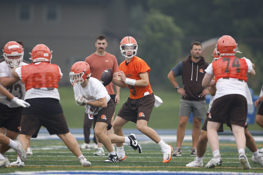 Kentucky recruit Jake Nawrot, one of the best quarterbacks in the country, leads No. 10 Hersey