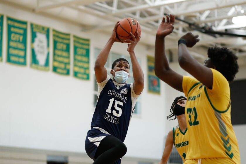 Lincoln Park’s Sincere Malone (15) goes to the basket during the game against Westinghouse.