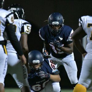 Payton linebacker Cortez Savage (35). Worsom Robinson/For the Sun-Times.