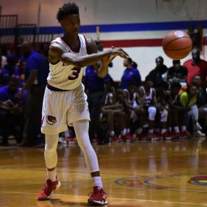 Curie’s DaJuan Gordon (3) passes. Worsom Robinson/For the Sun-Times.