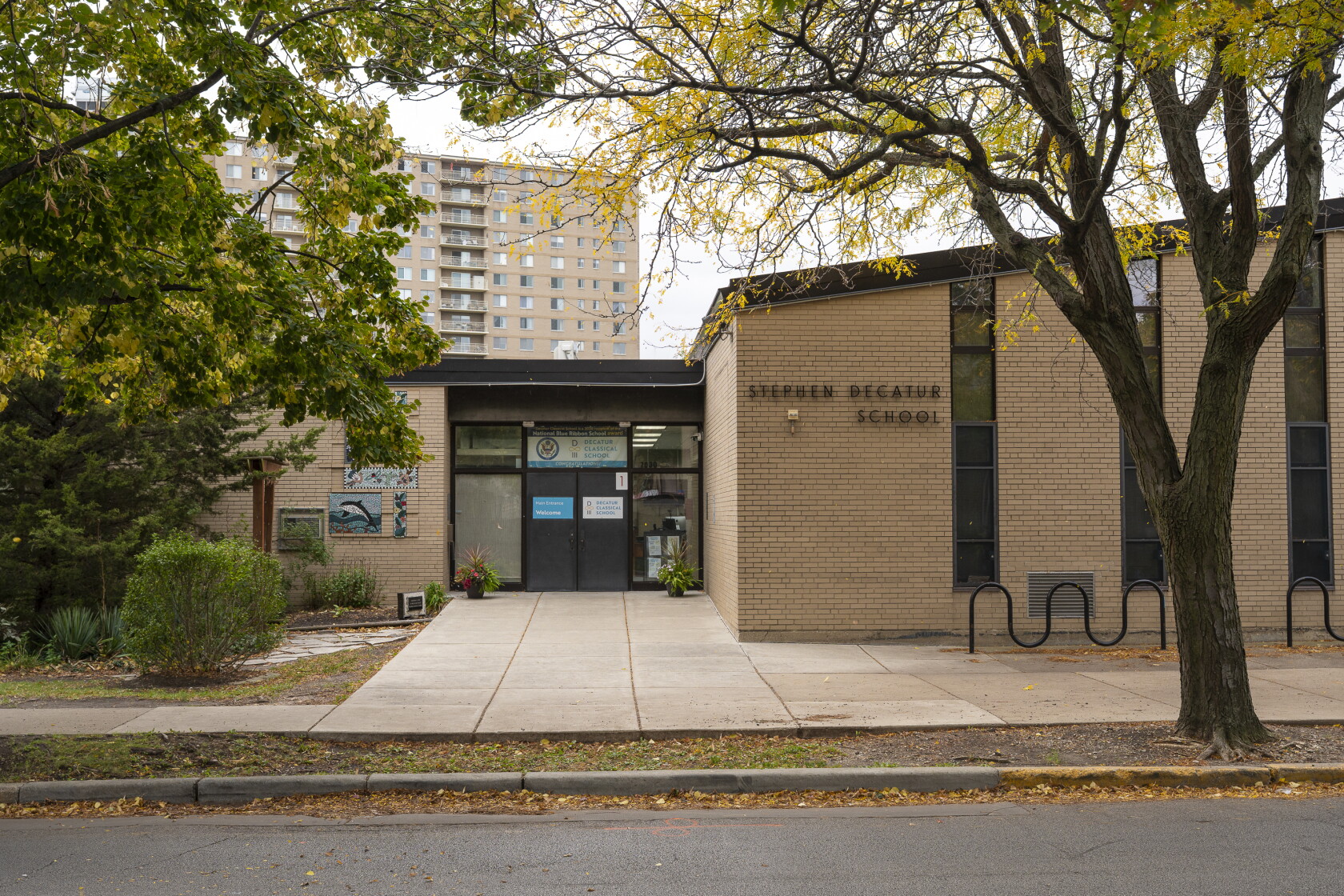 Ics Decatur Immigration agents arrest CPS vendor outside North Side school ...