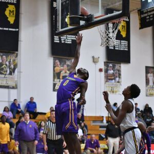 Waukegan’s Jaylin Cunningham (0) gets an open look to the basket. Worsom Robinson/For the Sun-Times.
