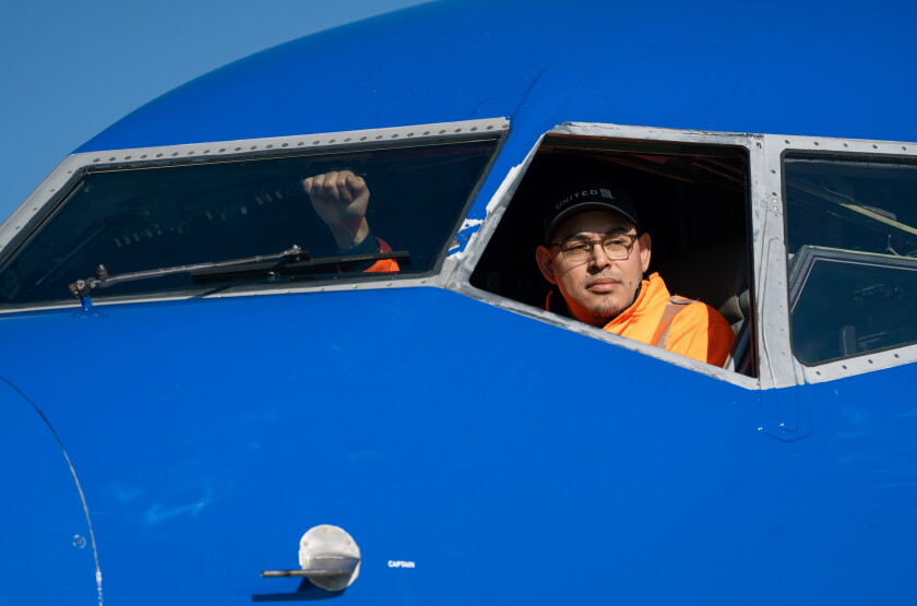 PLANEPULL_260927-4.jpg
