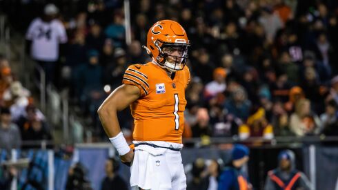 Former Bears offensive coordinator Mike Martz says it’s time to bench quarterback Justin Fields.