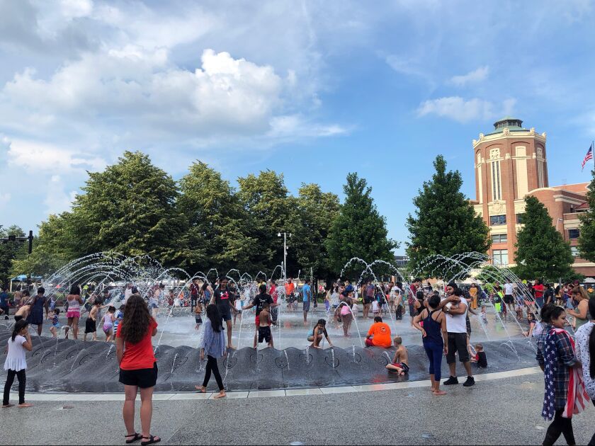 Families enjoying the summer weather. Leo Ji/Sun-Times