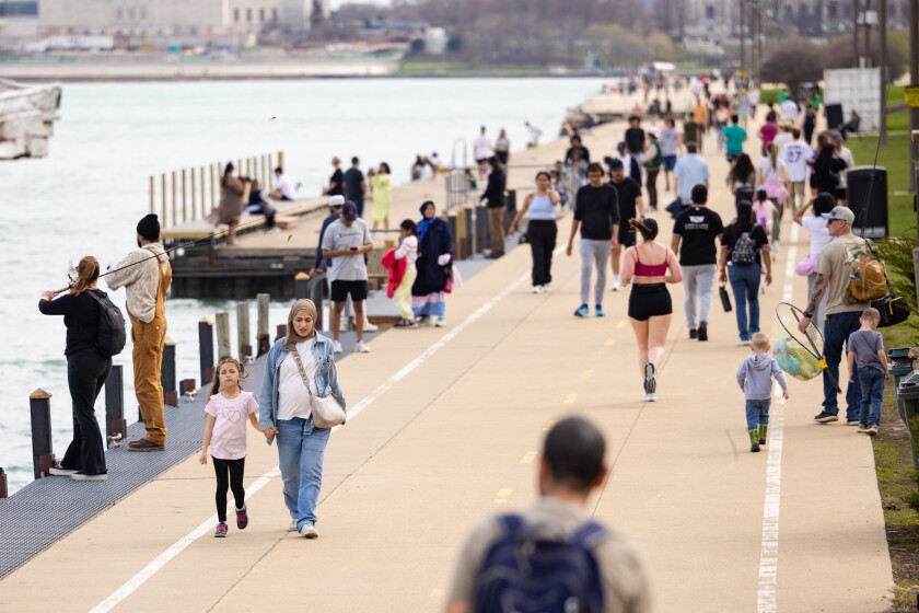 Chicagoans enjoy warm weather by the lake near Monroe Harbor, Sunday, April 12, 2026.