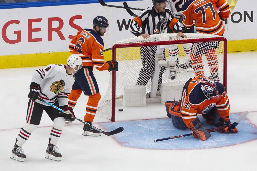 Oilers_Blackhawks_Hockey__2_.jpg