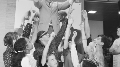 Jim Stagg, a DJ at WCFL, hands out Beatles concert tickets to prize winners in 1966, the height of Chicago’s AM radio Top 40 era.