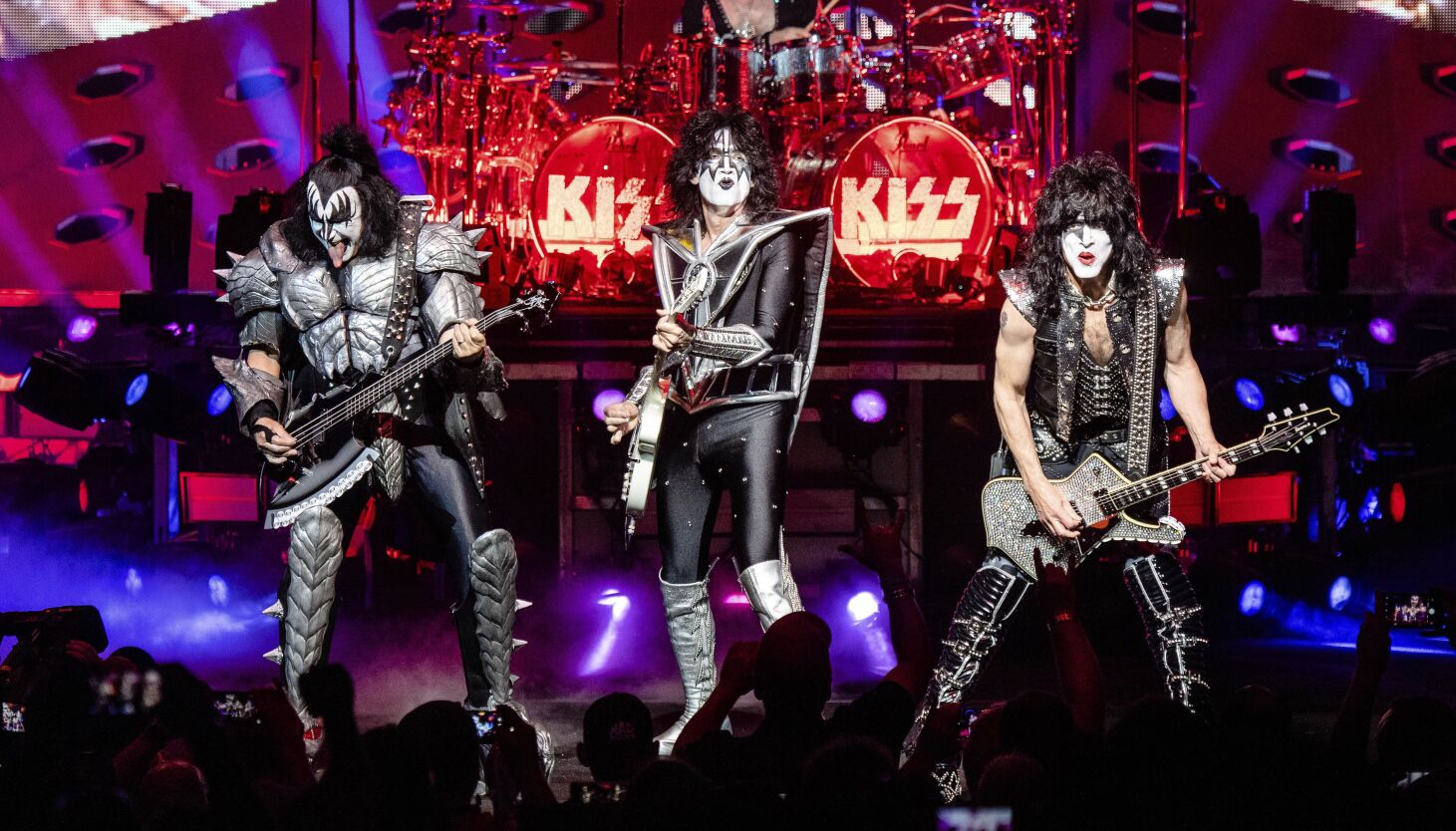 NextImg:Kiss announce final dates of their farewell tour, including Rosemont concert