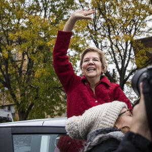Presidential candidate U.S. Sen. Elizabeth Warren (D-MA) waves goodbye to supporters after joining striking Chicago Teachers Union and SEIU Local 73 members for a speech on the picket line outside Oscar DePriest Elementary School on the West Side.