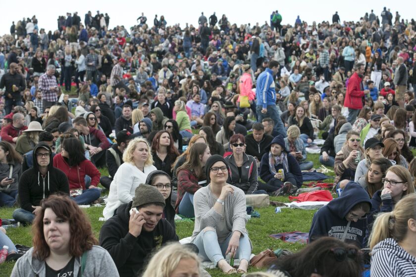 Thousands of fans packed Montrose Beach for a Mumford Sons concert last summer. A better concert venue at that beach is planned. | Sun-Times file photo
