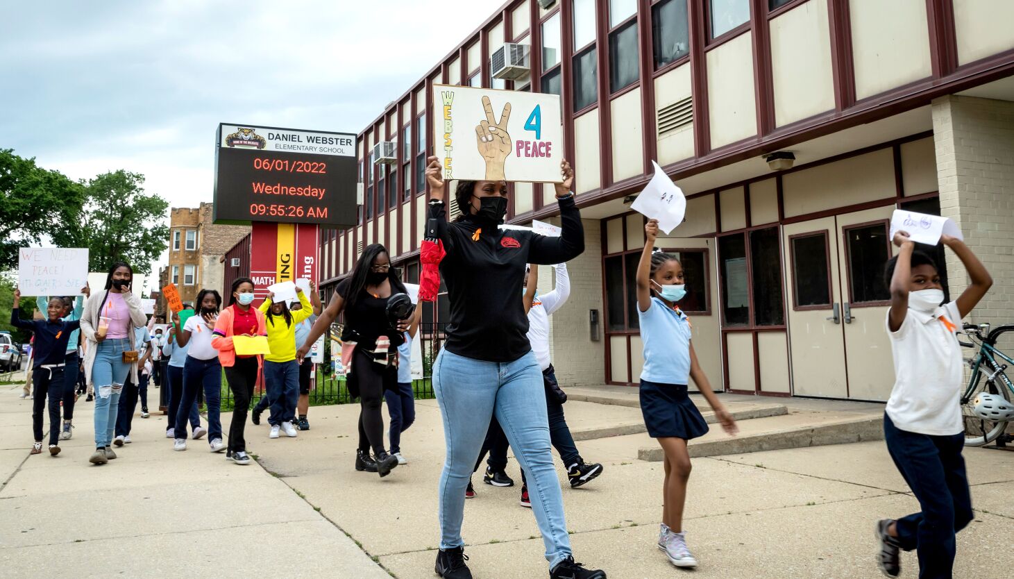 NextImg:Chicago shootings: An alarming number of our youth witness gun violence