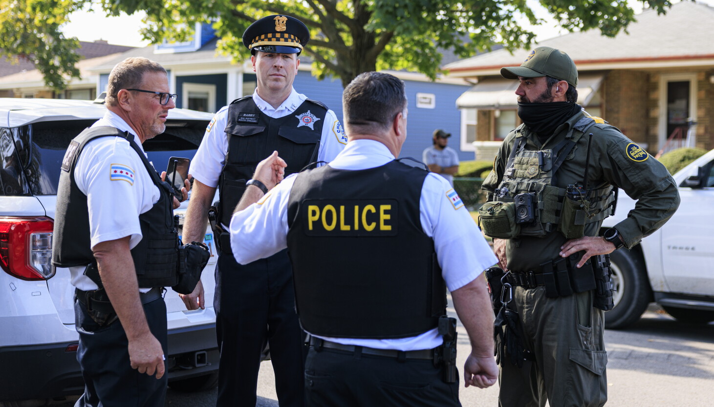 La orden del alcalde de Chicago contra agentes de ICE enfrenta fuerte escrutinio de los concejales