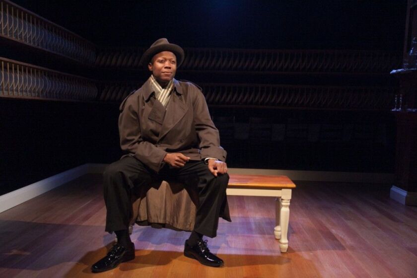 Manny Buckley stars as Alonzo Fields in the one-man show, “Looking Over the President’s Shoulder,” an American Blues Theater production. (Photo: ….)