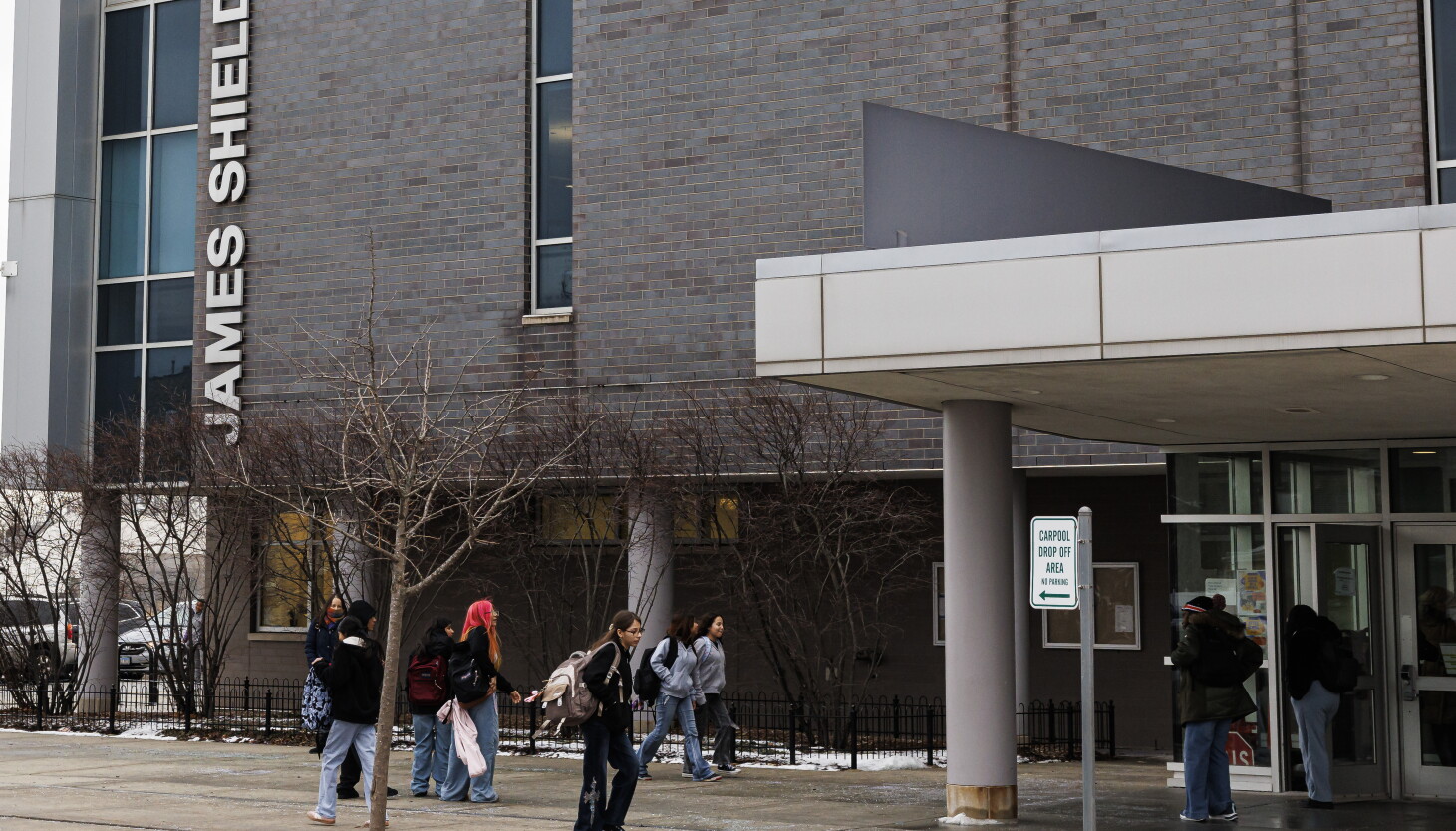 Slightly smaller share of Chicago families choosing CPS for their children, report finds Slightly smaller share of Chicago families choosing CPS for their children, report finds