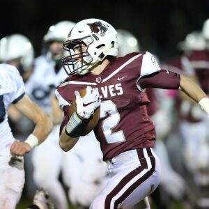 Prairie Ridge’s Ethan Kirchberg (2) carries the ball. Allen Cunningham/For the Sun-Times.