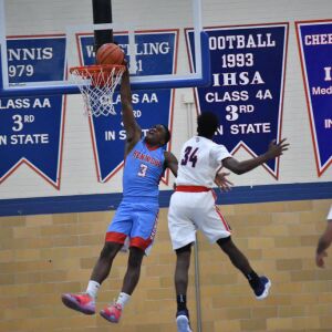 Kenwood’s Lamond Johnson (3) goes up for a dunk. Worsom Robinson/For the Sun-Times.