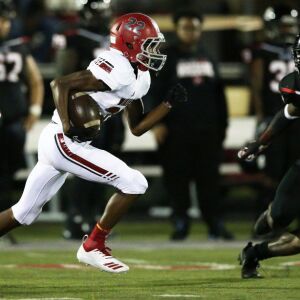 Homewood-Flossmoor’s Kasyus Kurns heads up field. Homewood-Flossmoor’s Dominick Jones (8) completes a pass. Allen Cunningham/For the Sun-Times.