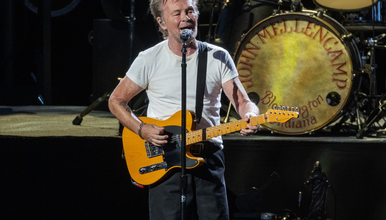 Crítica: John Mellencamp surpreende e encanta os fãs com sucessos amados, mas raramente tocados