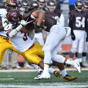 Montini’s C.J. Bufkin (3) pulls down Joliet Catholic’s Keenan Hailey (27). Worsom Robinson/For the Sun-Times.