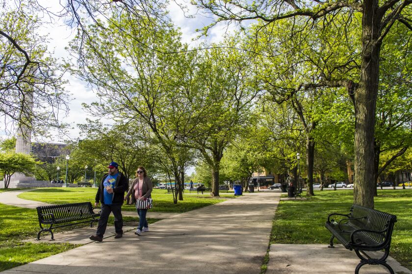 A couple walks through Logan Square Park in Logan Square. | Tyler LaRiviere/Sun-Times