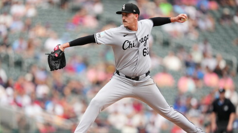 Bryan Hudson pitches in the ninth inning against the Twins on Saturday.