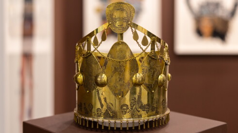 Helina Metaferia’s “Crown (Makeda)” was purchased by members of the Black Collectors Guild.