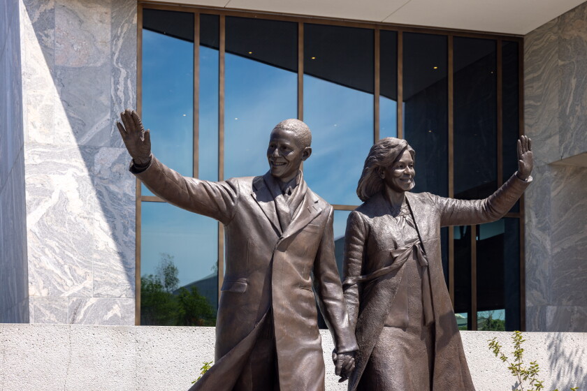 Obama Statue Nearly 7-foot Obama sculpture welcomes visitors to presidential center ...