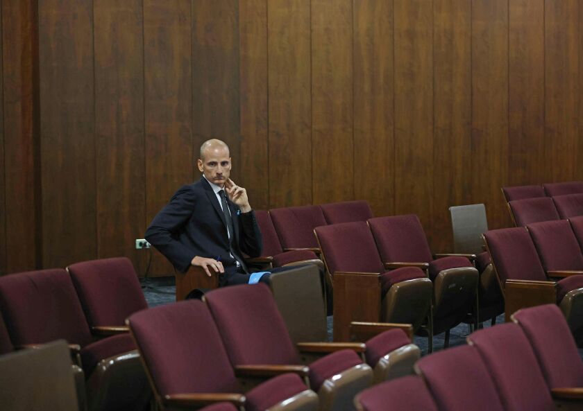 Ald. Jim Gardiner sits back down after addressing his City Council colleagues in 2021 and apologizing for text messages he sent.