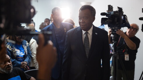 Willie Wilson announces his fourth run for Chicago mayor at an event in East Garfield Park on Aug. 10, 2012.