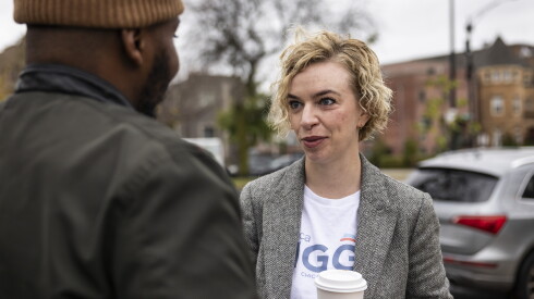 Jessica Biggs speaks with a voter in 2024.