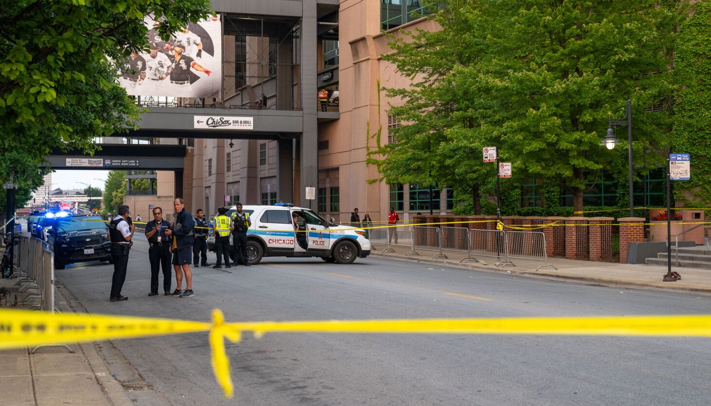 NextImg:8 personas hospitalizadas tras atropello antes de juego de los White Sox