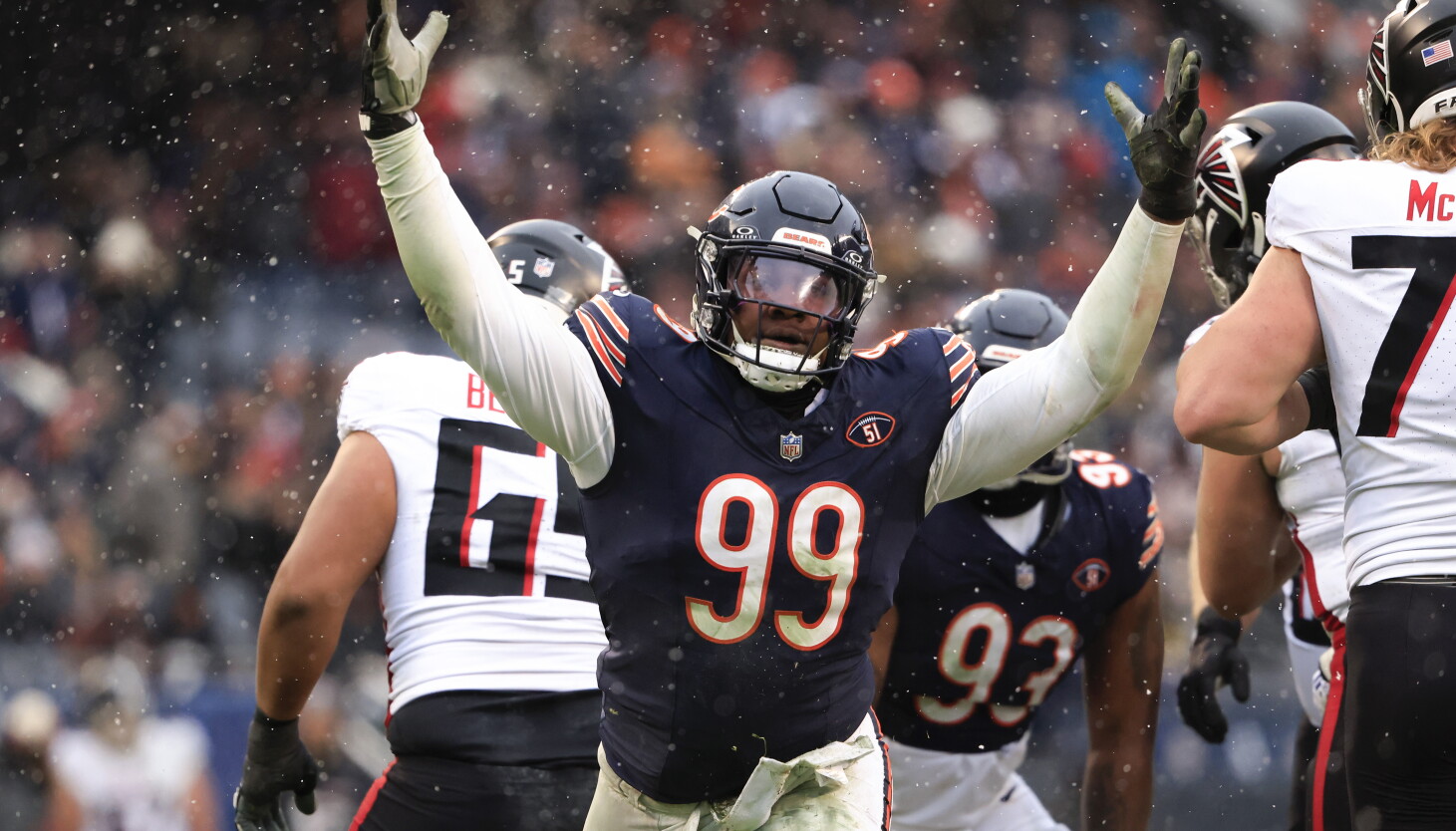 Photo: Chicago Sun-Times Bears rookie defensive tackle Gervon Dexter celebrating a play