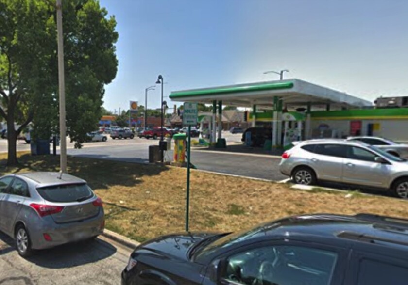 The BP gas station at Roosevelt Road and Harlem Avenue in Oak Park where Anthony Jones had picked up a package of Nutter Butter cookies just before he was carjacked.