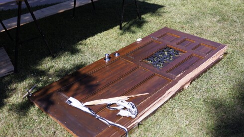 The door that was broken by ICE agents at the home where an ICE raid took three people into custody at 904 Chippewa Drive in Elgin, Tuesday, Sept. 16, 2025. | Anthony Vazquez/Sun-Times