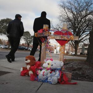 Crosses outside of Mercy Hospital Tuesday. | Scott Olson/Getty Images