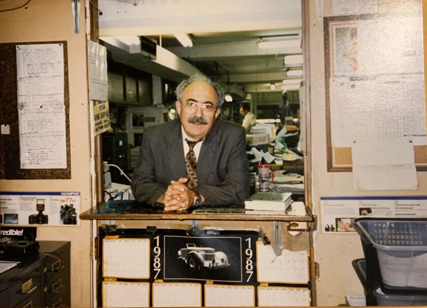 Paul Zimbrakos trained generations of reporters as the longtime chief of the City News Bureau of Chicago.
