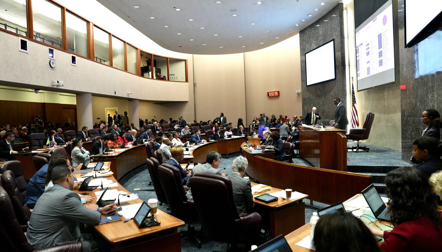 NextImg:Johnson wins first test of City Council muscle